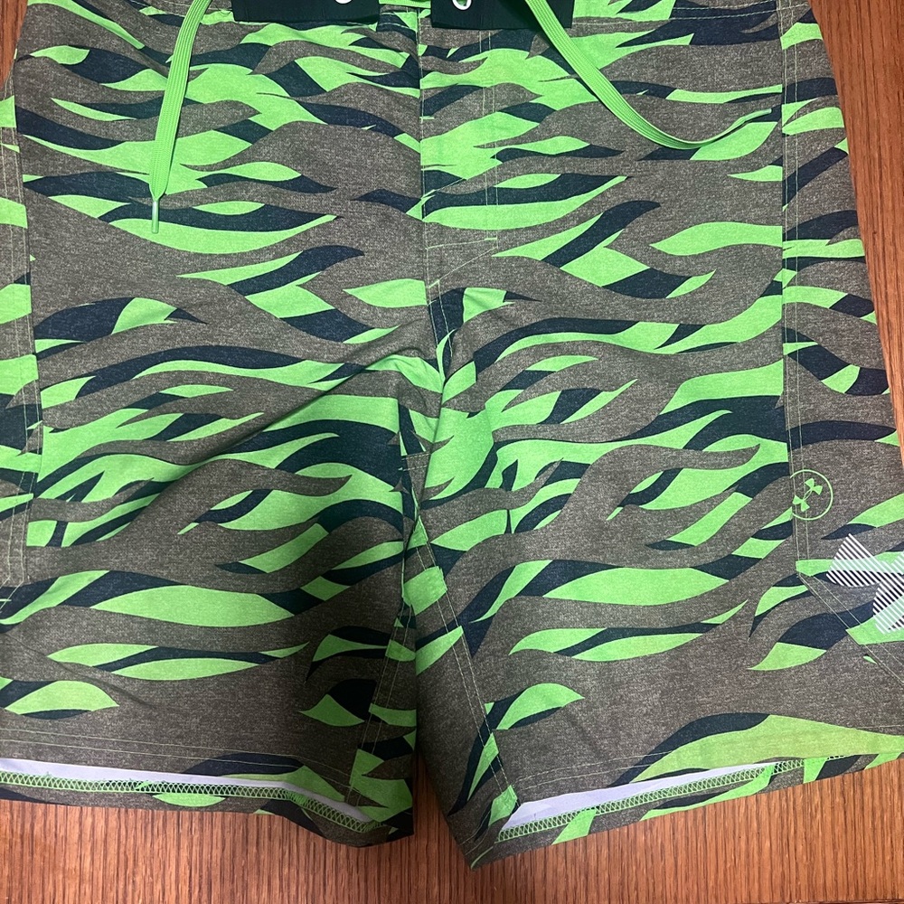 Under Armour Green and Gray Hybrid Shorts Athletic Comfort